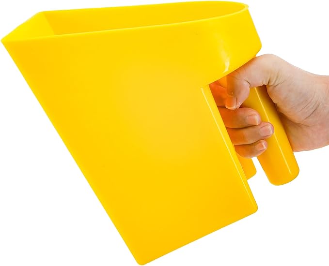 Cedilis 8 Pack Plastic Enclosed Feed Scoop, 2 Quart Heavy Duty Bird Seed Scooper with Handle, Large Scoop for Horse Chicken Goat Livestock Animal Feeding, Stackable, Durable