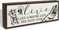 Funny Chicken Decor, Live Like Someone Left the Gate Open Sign, Chicken Coop Decors, Funny Farmhouse Home Decoration, Decorative Wooden Wall Plaque 9.5x3.1x1 inches
