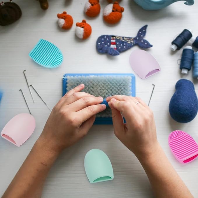 WEBEEDY 5 Colors Felting Mat Cleaner Foam Pad Silicone Cleaning Board Finger Egg Shaped Makeup Brush Washing Pad Scrubber Felting Cleaning Tools for Needle Felting Art Craft Supplies