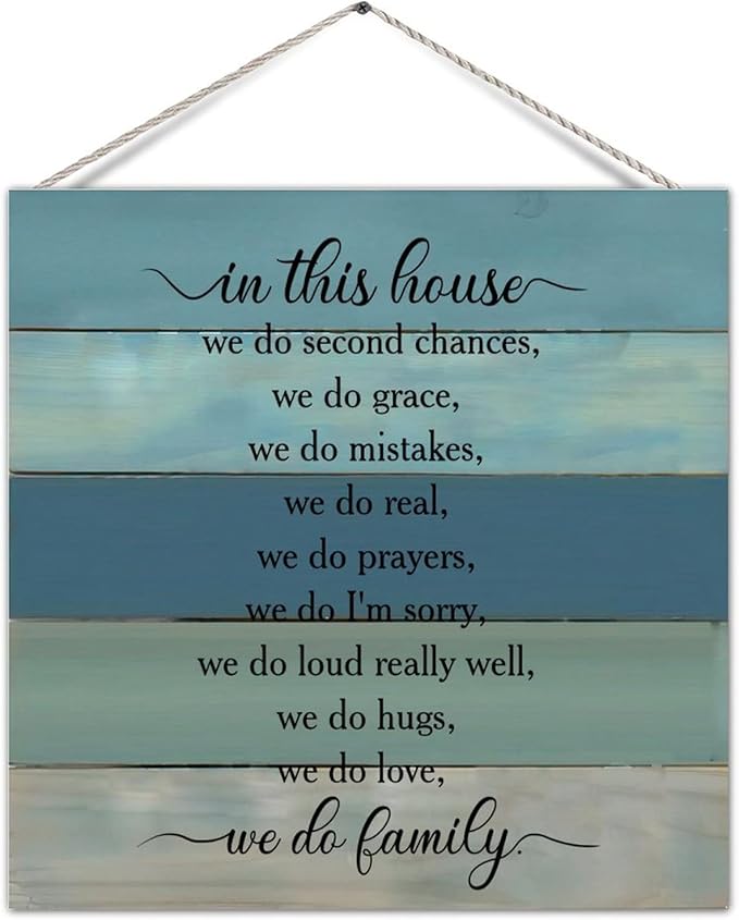 Antique Wood Pallet Sign In This House We Do Hugs We Do Love Family Farmhouse Wooden Wall Hanging Door Sign Family Motivational Wood Door Hanger Plaque For Lake House Porch 5x10 Inch