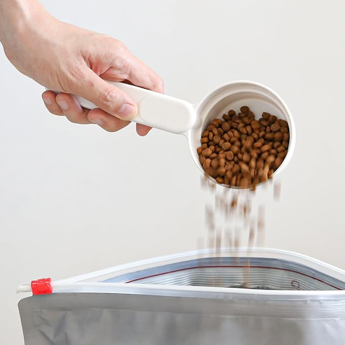 Melamine Pet Food Scoop, Cat Food Measuring Cups, Comfortable Long Handle Scoop for Dog, Cat, Ferret and Rabbit Food, 1 Cup Size Pet Food Feeding Scoop Dishwasher Safe (White