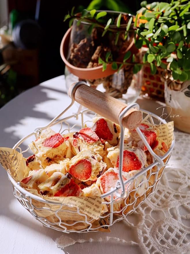 Metal Wire Basket with Wooden Handles Farmhouse Chicken Egg Storage Basket Vintage Country Style Metal Fruit Baskets Gathering Bin Container for Home Kitchen Wedding(Off-white)