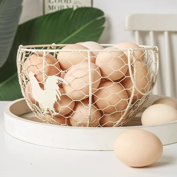 Farmhouse Fresh Eggs Collecting Basket With Handle，Vintage Style Metal Wire Eggs Holder Basket for Countertop Kitchen Storage Bin White