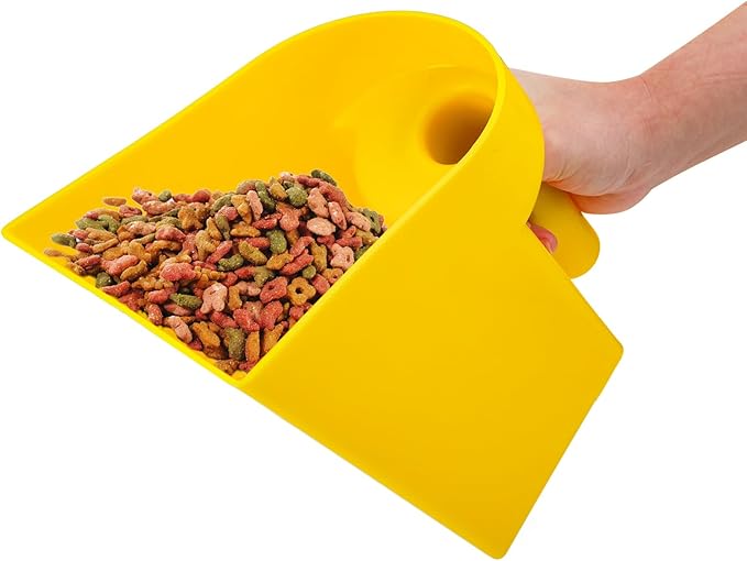 Cedilis 8 Pack Plastic Enclosed Feed Scoop, 2 Quart Heavy Duty Bird Seed Scooper with Handle, Large Scoop for Horse Chicken Goat Livestock Animal Feeding, Stackable, Durable