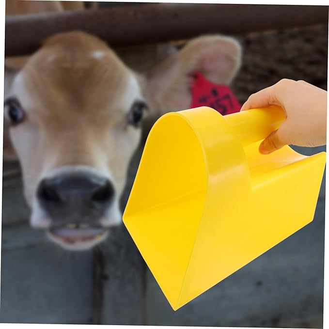 Ergonomic Livestock Feed Scoop Heavy Duty Garden Shovel Plastic Scoop Comfortable Handle