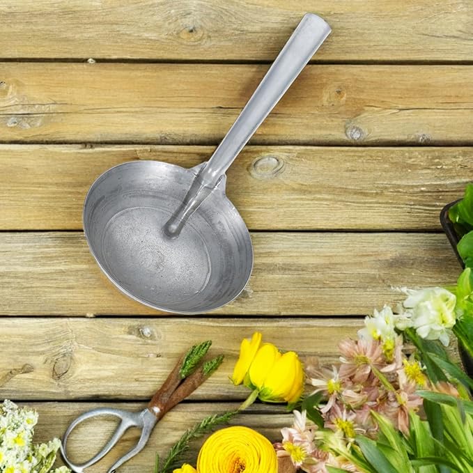 TOYANDONA Iron Scoop Water Spoon Portable Ladle for Farming Heavy Duty Garden Feed Scoop