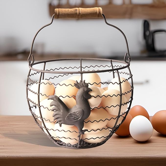 Wire Egg Basket for Gathering Fresh Eggs Collecting Basket With Handle,Rusty Chicken Decorated Small Chicken Egg Basket Vintage Style Eggs Holder Basket Countertop for Farmhouse Kitchen Decor