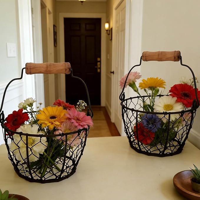 Small Wire Egg Collecting Basket with Handle, Mini Rustic Farmhouse Chicken Wire Egg Basket for Gathering Fresh Eggs from Coop, Vintage Countertop Holder for Easter Egg Hunt, 2 PCS
