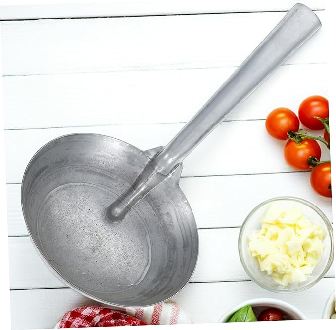 ibasenice Manual Watering Tool Heavy-duty Feed Scoop Iron Spoon for Garden Horse Goat Feeding Reusable Ladle Ergonomic Handle Easy to Use