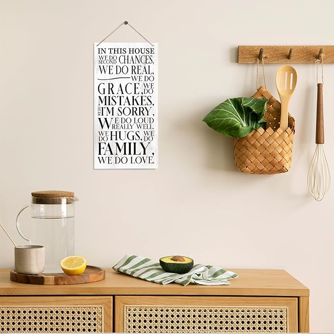 In This House We Do Love Sign, Love Wood Sign, Family Rules Sign, Family Home Decor, Wall Decor Art, Decorative Wood Hanging Wood Plaque, Farmhouse Home Decoration, Rustic Wood Sign