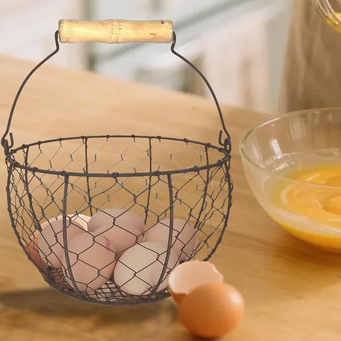 Farmhouse Wire Egg Basket For Gathering Fresh Eggs Iron Wire Storage Organizer With Handle Chicken Egg Collecting Basket Countertop Container Fruit Bin