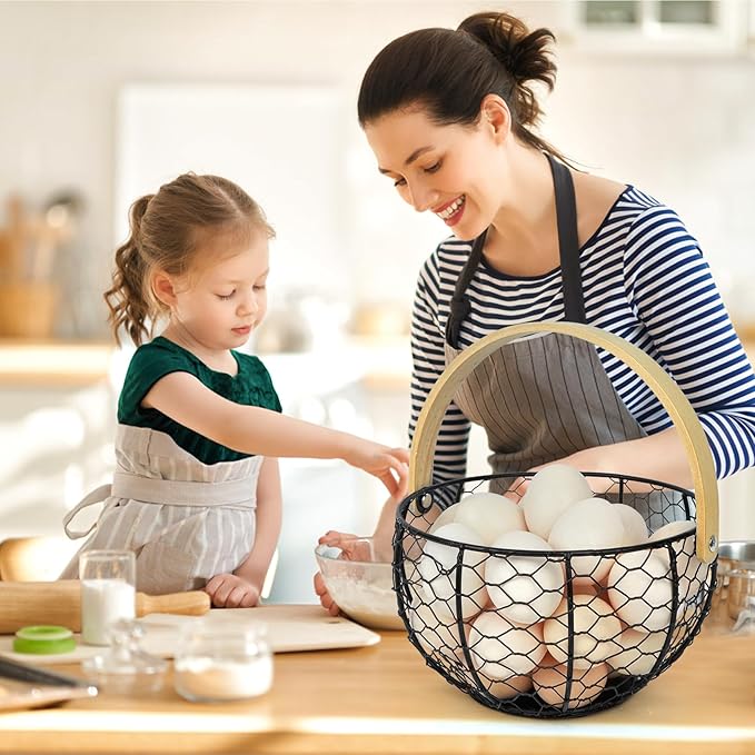 Wire Egg Basket for Gathering Fresh Egg Collecting Basket With Handle, Large Capacity Egg Holder Countertop, Metal Vintage Chicken Egg Basket for Farmhouse Kitchen Counter Decor Fruit Storage (Black)