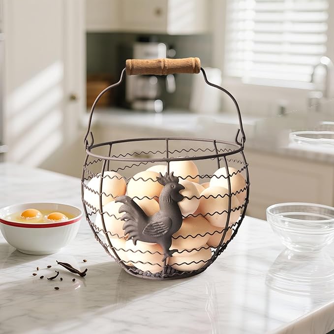 Wire Egg Basket for Gathering Fresh Eggs Collecting Basket With Handle,Rusty Chicken Decorated Small Chicken Egg Basket Vintage Style Eggs Holder Basket Countertop for Farmhouse Kitchen Decor