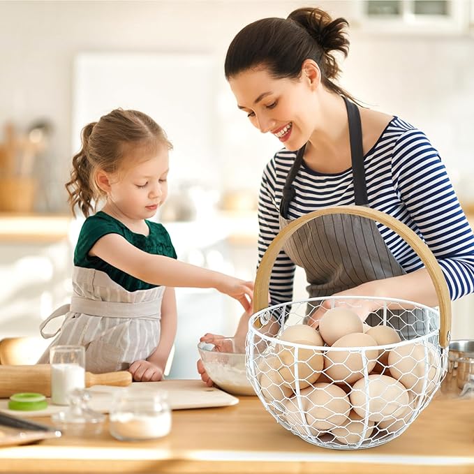 Wire Egg Basket for Gathering Fresh Egg Collecting Basket With Handle, Large Capacity Egg Holder Countertop, Metal Vintage Chicken Egg Basket for Farmhouse Kitchen Counter Decor Fruit Storage (White)