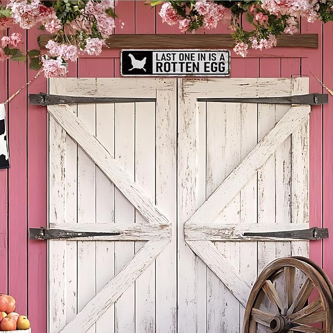 Rustic Farmhouse Style Chicken Coop Sign, Metal Outdoor Chicken House Signs, Last one in is a Rotten Egg, Retro Metal Tin Sign, Farmhouse Decor, Backyard Hen House Gift 15.8x4 Inch