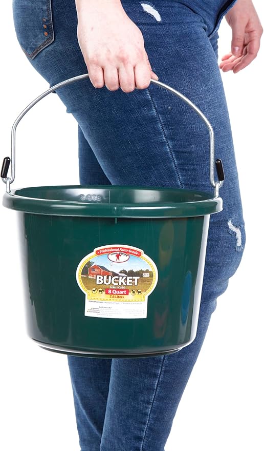 Little Giant® Plastic Animal Feed Bucket | Round Plastic Feed Bucket with Metal Handle | Made in USA | 8 Quarts | Green