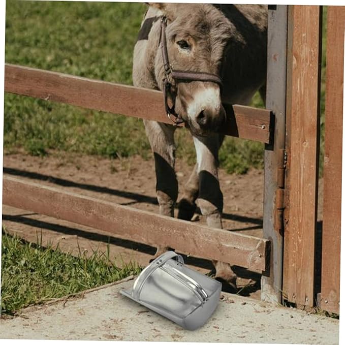 Sosoport Iron Feed Scoop for Livestock Farm Heavy-Duty Practical Shovel for Food Feeding 1-Piece Sturdy Feeding Tool Ergonomic Grip