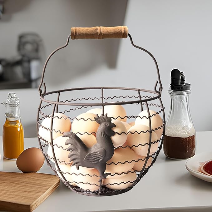 Wire Egg Basket for Gathering Fresh Eggs Collecting Basket With Handle,Rusty Chicken Decorated Small Chicken Egg Basket Vintage Style Eggs Holder Basket Countertop for Farmhouse Kitchen Decor