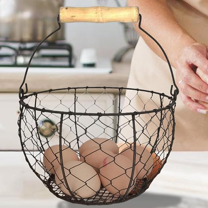 Metal Wire Egg Basket for Gathering Eggs, Vintage Egg Collecting Basket with Handle, Farmhouse Eggs Storage Container for Kitchen Pantry Organization