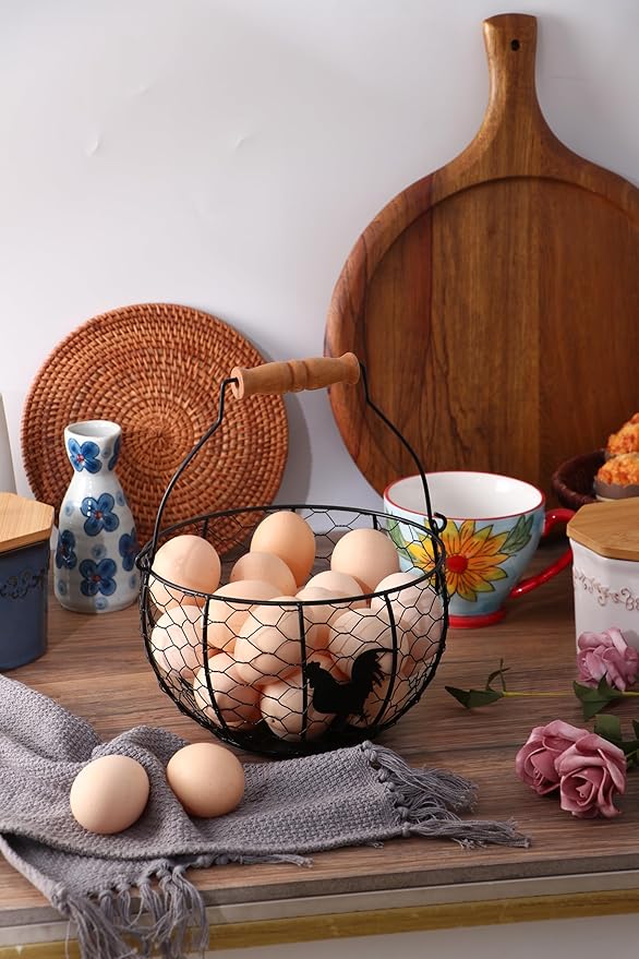 Fresh Eggs Collecting Basket With Handle，Vintage Style Metal Wire Eggs Holder Basket for Countertop Kitchen Storage Bin