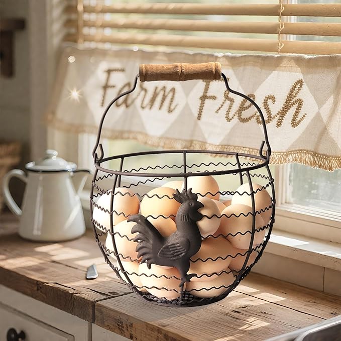 Wire Egg Basket for Gathering Fresh Eggs Collecting Basket With Handle,Rusty Chicken Decorated Small Chicken Egg Basket Vintage Style Eggs Holder Basket Countertop for Farmhouse Kitchen Decor
