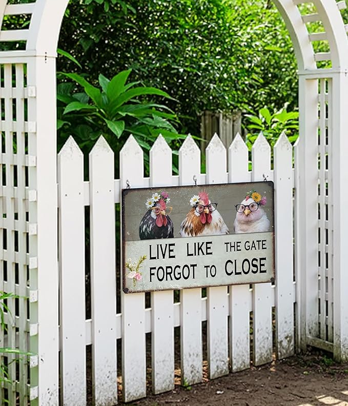 Vintage Chicken Wall Sign – 8x12” Farmhouse Rooster Decor with “LIVE LIKE THE GATE FORGOT TO CLOSE” Quote – Rustic Waterproof Metal Plaque for Kitchen, Porch, Coop, Chicken Mom Gift-B
