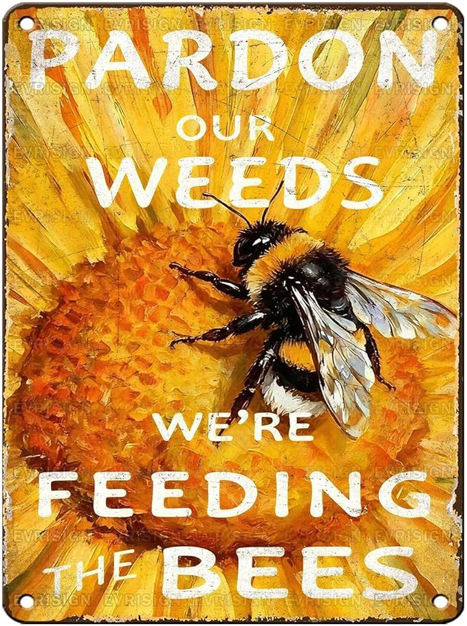 Vintage Bee Tin Sign Pardon Our Weeds We're Feeding The Bees Retro Farm Life Metal Sign Nostalgic Rustic Decorations for Home Farmhouse Yard Garden Plaque Cafe Kitchen 16 * 12In