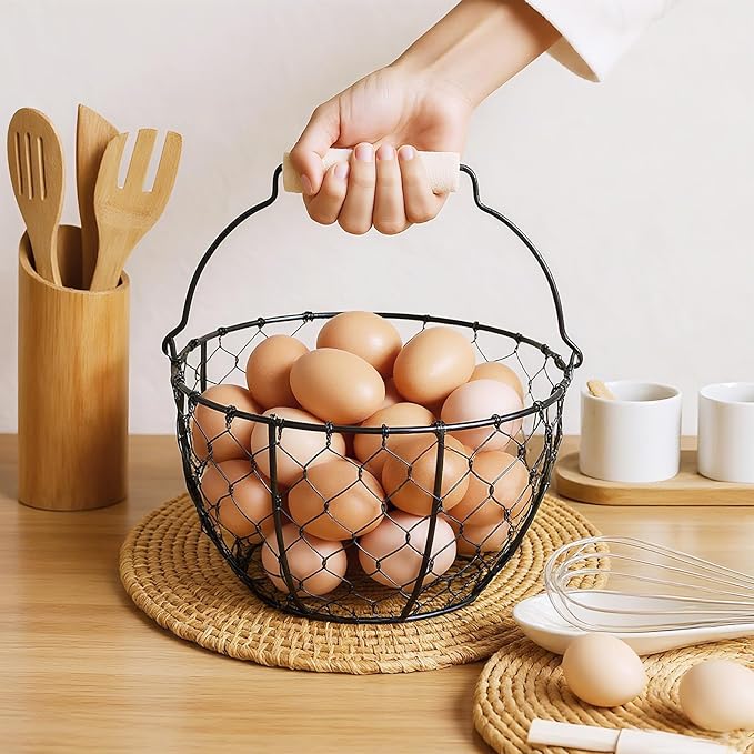 Egg Basket With Handle,Wire Egg Basket for Gathering Fresh Eggs, Round Egg Collecting Basket for Farm,Vintage Style Chicken and Duck Eggs Basket Egg Countertop Storage Container Holder ﻿
