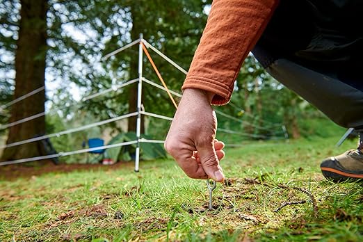 Gallagher Portable Bear Fence Kit | Electric Fence for Campsites, RVs, Gardens, Beehives, and Trash Protection | Wildlife Deterrent System with Turbo Wire, Posts, and More