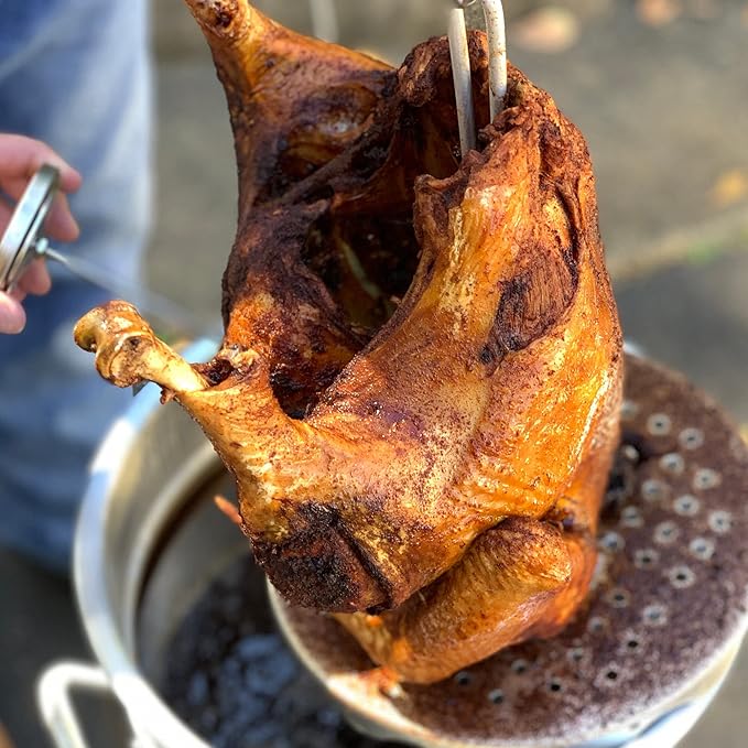 Bayou Classic Turkey Fryer Pot - Vented Lid, Riveted Handles, Poultry Rack, Thermometer, Injector - 42 Qt - Aluminum