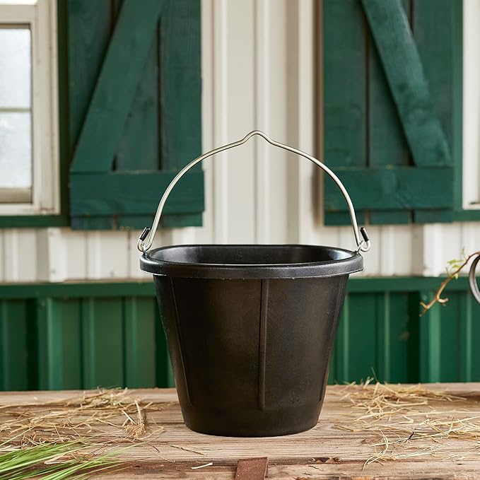 Farm Innovators FB-15R Heated Flat-Back Rubber Bucket, Hanging Water Bucket with Built-in Thermostat and 90W Cord, 18 Quarts
