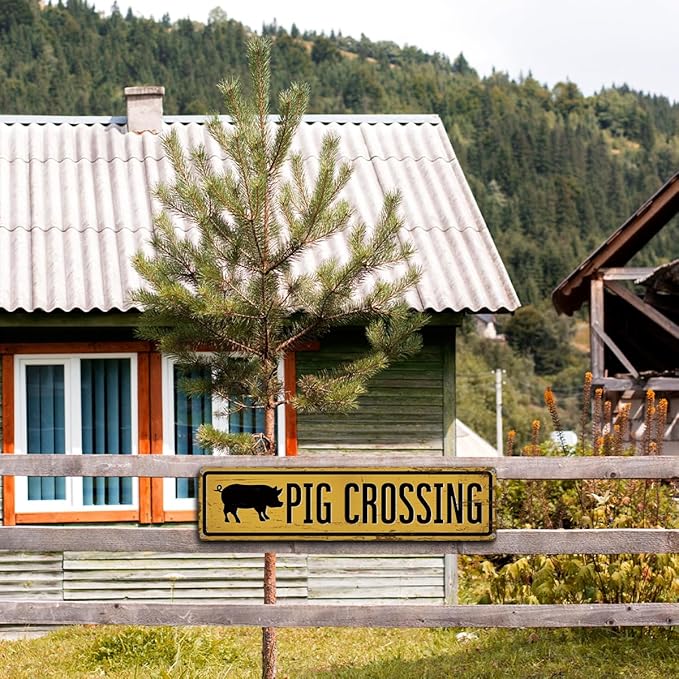 Rustic Farmhouse Metal Tin Sign, Pig Crossing Sign, Vintage Animal Road Signs for Porch, Yard, and Farmhouse, Animal Crossing Warning Signs, Perfect for Garden and Road, 15.7 x 3.9 inches