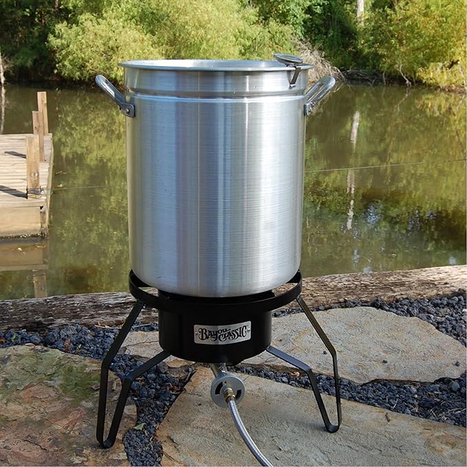 Bayou Classic Turkey Fryer Pot - Vented Lid, Riveted Handles, Poultry Rack, Thermometer, Injector - 42 Qt - Aluminum