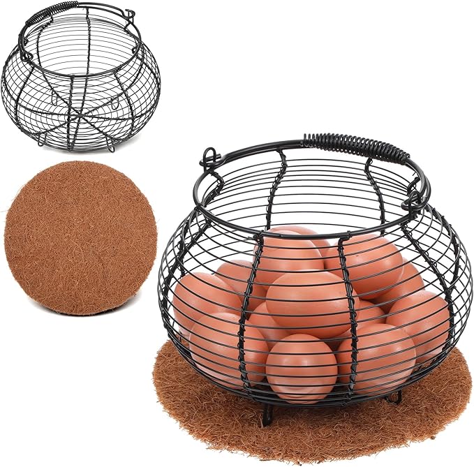 Farmhouse Wire Egg Baskets for Gathering Fresh Egg with Handle & Mat Round Metal Chicken Eggs Collecting Basket Small Metal Wire Basket Eggs Gathering Baskets Countertop Round Chicken Baskets