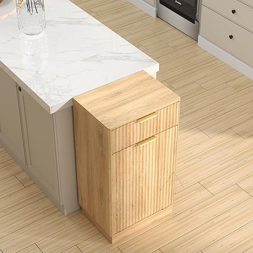 19 Inch Single 10 Gallon Wood Grain Tilt-Down Trash Can Cabinet with Storage Drawer,Wood Grooved Recycling Cabinet with Wave Texture Hidden Pull-Out Trash Can for Kitchen,Bathroom (Oak-02)