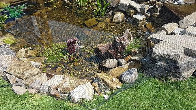 Hozelock - Pond Protection Net 2 x 3 m : Ideal for Protecting the Pond from Leaves, Large Debris and Predators: Supplied with 4 Stakes [1730 0000]