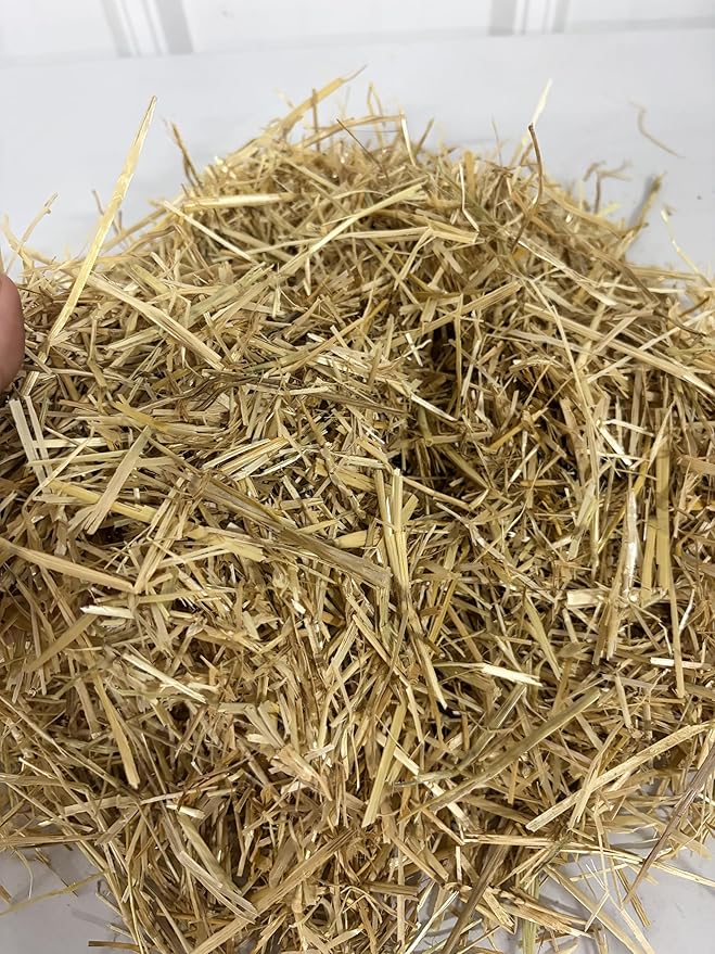 Natural Non GMO Organic Wheat Straw Bedding and Garden Mulch. Dry Affordable Cushioned Animal Bedding for Stray Cats Dogs Chicken Farm Pets Warm Nestings Garden Mulch Cover (4 pounds)