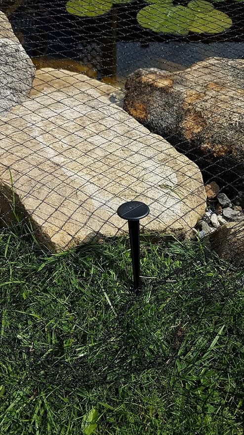 Hozelock - Pond Protection Net 2 x 3 m : Ideal for Protecting the Pond from Leaves, Large Debris and Predators: Supplied with 4 Stakes [1730 0000]