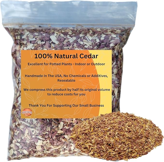 100% Natural Cedar Chips | Mulch | Great for Outdoors or Indoor Potted Plants | Dog Bedding | Pleasant Earthy Smell 1 Quart